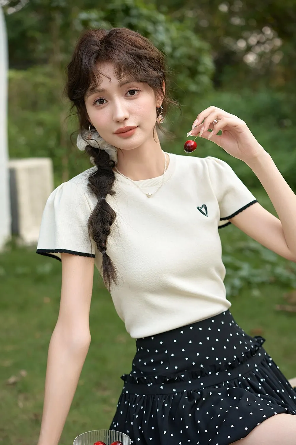 Embroidery Design Knit T-shirt for Women